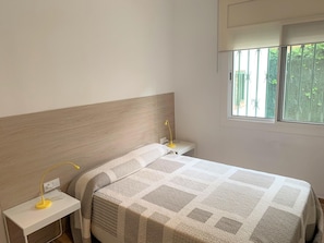 WiFi (free), bed sheets