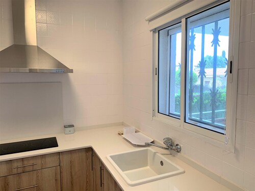 Cozy 4-Bedroom House with Garden, 15 mins Walk to Beach - Torredembarra