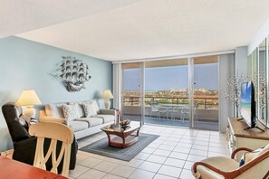 Apartment, 2 Schlafzimmer | Wohnbereich | Smart-TV