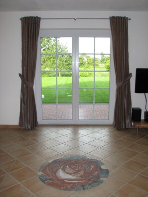 Interior - Süderhus Holiday Home on Nordstrand – Frisian House with Garden, Terrace, Wallbox & Wi-Fi (Nordstrand)