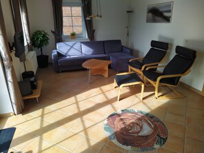 Fernseher, DVD-Player, Stereoanlage