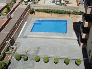 Pool - Seafront Apartment with Balcony, Pool, Parking, and WiFi in Torredembarra (Torredembarra)
