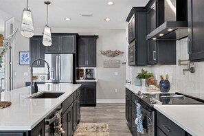 House, 3 Bedrooms | Private kitchen - Port Charlotte Private Pool And Dock Vacation Home - Canal Access To Charlotte Harbor! 3 Bedroom Home (Port Charlotte)