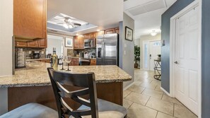 Maison, 3 chambres | Cuisine privée | Réfrigérateur, four, cafetière/bouilloire, grille-pain