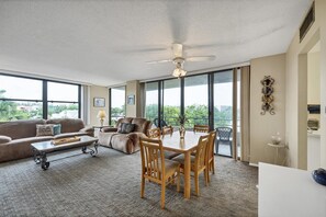 Living area - Anchorage Resort 3rd Floor 2 Bedroom Condo South/West Balconies 2 Condo (Siesta Key)