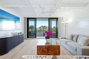 Living area - Anchorage Resort 3rd Floor Two Bedroom Condo with Beach Access 2 Condo (Siesta Key)