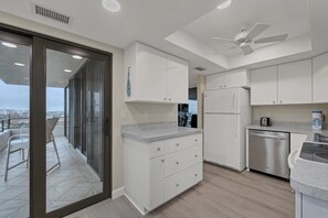 公寓式客房, 2 间卧室 | 私人厨房 | 冰箱、烤箱、茶具/咖啡用具、烤面包机