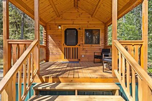 Terrace/patio - Barnwell Mountain Cabins #58 (Gilmer)