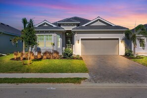 Exterior - Heritage Landing Golf Club - Private 3 Bedroom Home - Amenities Included! 3 Home (Punta Gorda)