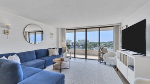 Living area - Anchorage Resort Siesta Key 2 Bedroom 6th Floor Condo Beach Access 2 Condo (Siesta Key)