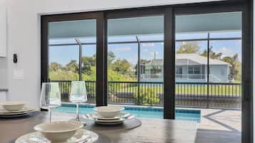 House, 4 Bedrooms | Dining