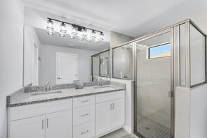 Casa, 4 habitaciones | Baño | Toallas