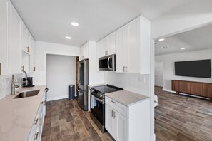 House, 2 Bedrooms | Private kitchen | Fridge, oven, coffee/tea maker, toaster - Punta Gorda Isles 2-Bedroom Private Pool Home on Canal with Dock 2 Home (Punta Gorda)