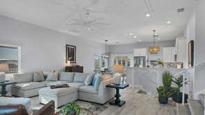 Living area - Englewood 3 Bedroom Private Pool+Spa Canal on Lemon Bay Home 3 Home (Englewood)