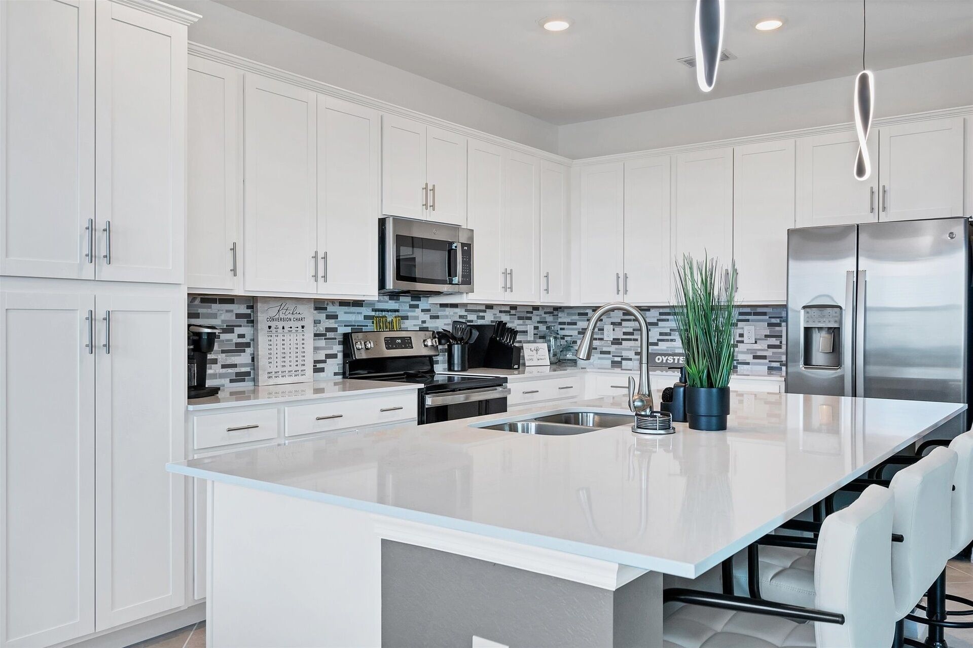 Condo, 2 Bedrooms | Private kitchen | Fridge, oven, coffee/tea maker, toaster