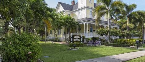 Condo, 2 Bedrooms | Exterior