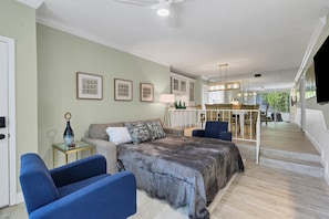 Apartamento, 2 habitaciones | Zona de estar | Una Smart TV