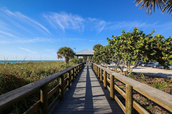 Condo, 3 Bedrooms | Property grounds