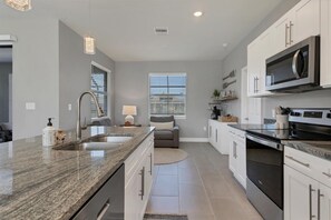 Casa, 3 quartos | Cozinha privada | Geladeira, fogão, cafeteira/chaleira, torradeira