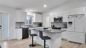 House, 3 Bedrooms | Private kitchen - Downtown Sarasota Private Vacation Home - Minutes To Beaches, Beautiful Backyard, And Pet-friendly! 3 Bedroom Home (Sarasota)