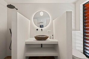Dusche, Haartrockner, Handtücher