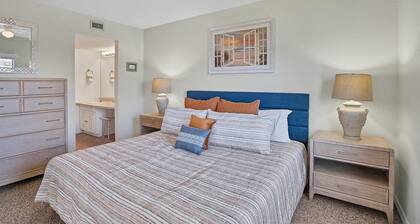 Punta Gorda 2-Bedroom Canalfront Condo with Dock and Pool 2 Condo