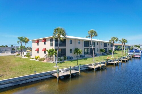 Punta Gorda 2-Bedroom Canalfront Condo with Dock and Pool 2 Condo
