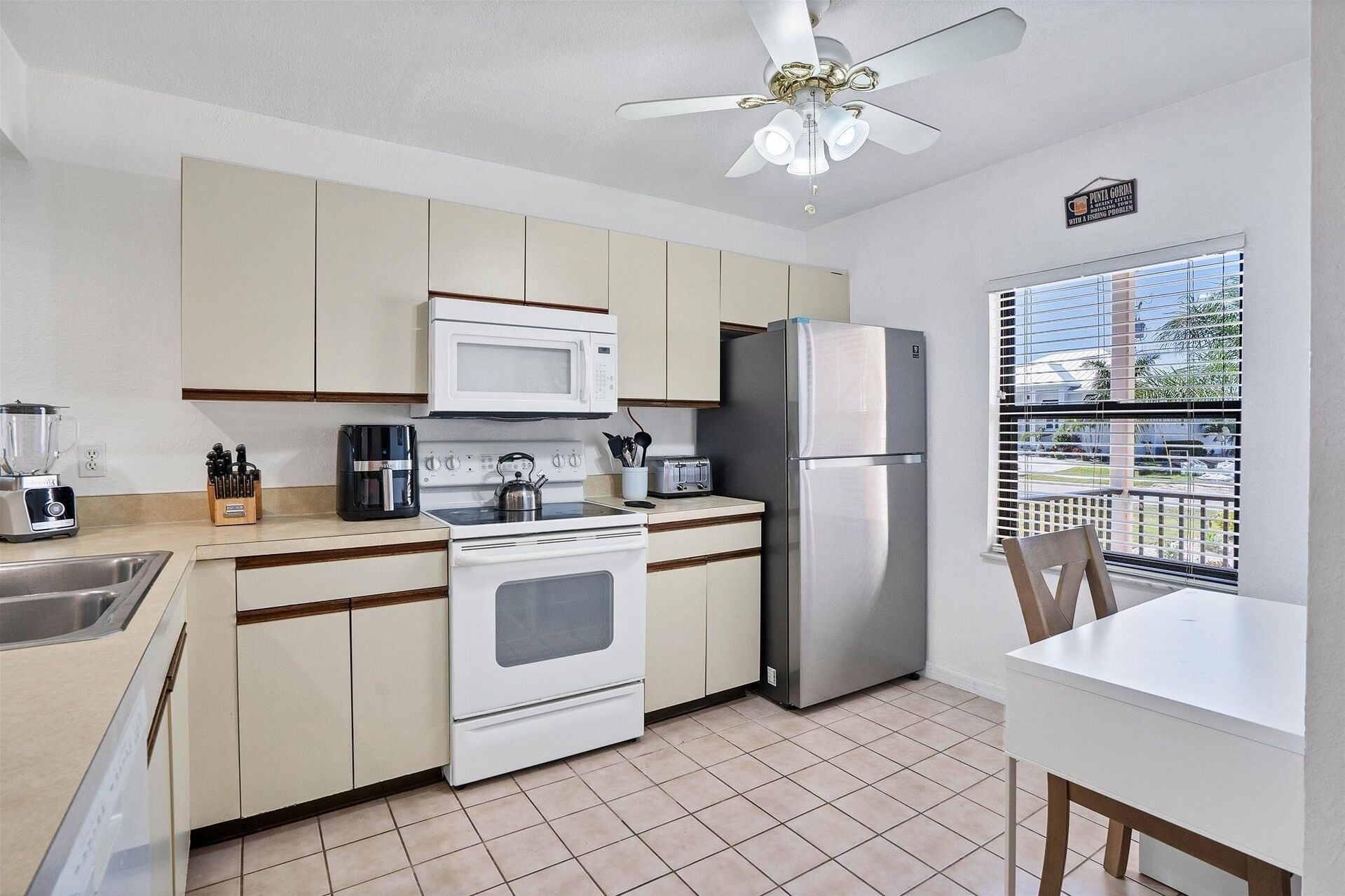 Apartamento, 2 habitaciones | Cocina privada | Frigorífico, horno, cafetera o tetera y tostadora