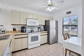Appart'hôtel, 2 chambres | Cuisine privée