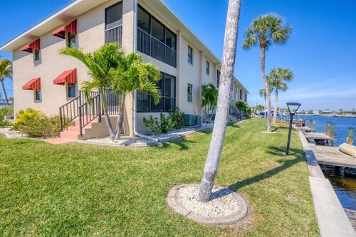 Punta Gorda 2-Bedroom Canalfront Condo with Dock and Pool 2 Condo