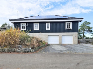 Exterior - Villa with beautiful view and sauna in Henån | SE09106 (Henån)