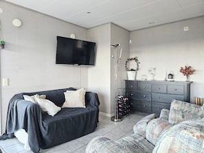 TV, fireplace - Villa with beautiful view and sauna in Henån | SE09106 (Henån)