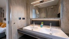 Shower, hair dryer, towels - Villa Antares by Villas Guide (Pula)