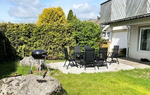 Outdoor dining - Lovely apartment, perfect for exploring Tjörn and Orust | SE09153 (Varekil)
