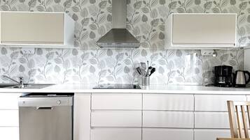 Réfrigérateur, micro-ondes, four, lave-vaisselle