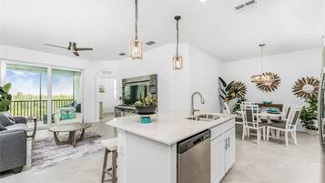 Condo, 3 Bedrooms | Interior