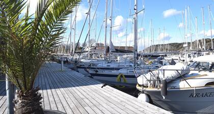 Stay central & close to the sea in Henån | SE09155