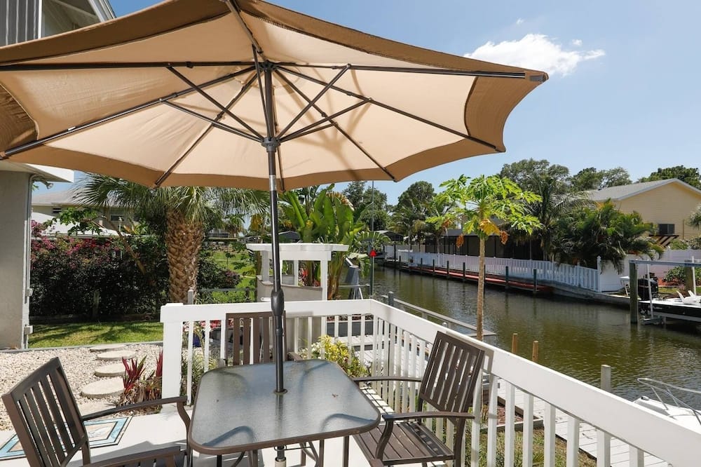 Lemon Bay Waterfront Condo W Patio, 5 Miles To Gulf Beaches 2 Bedroom Condo - Palm Island, FL