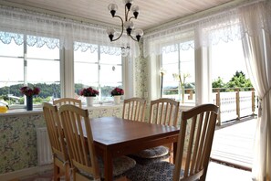 Dining - Villa with Sea View & 250 m to the sea | SE09161 (Myggenäs)