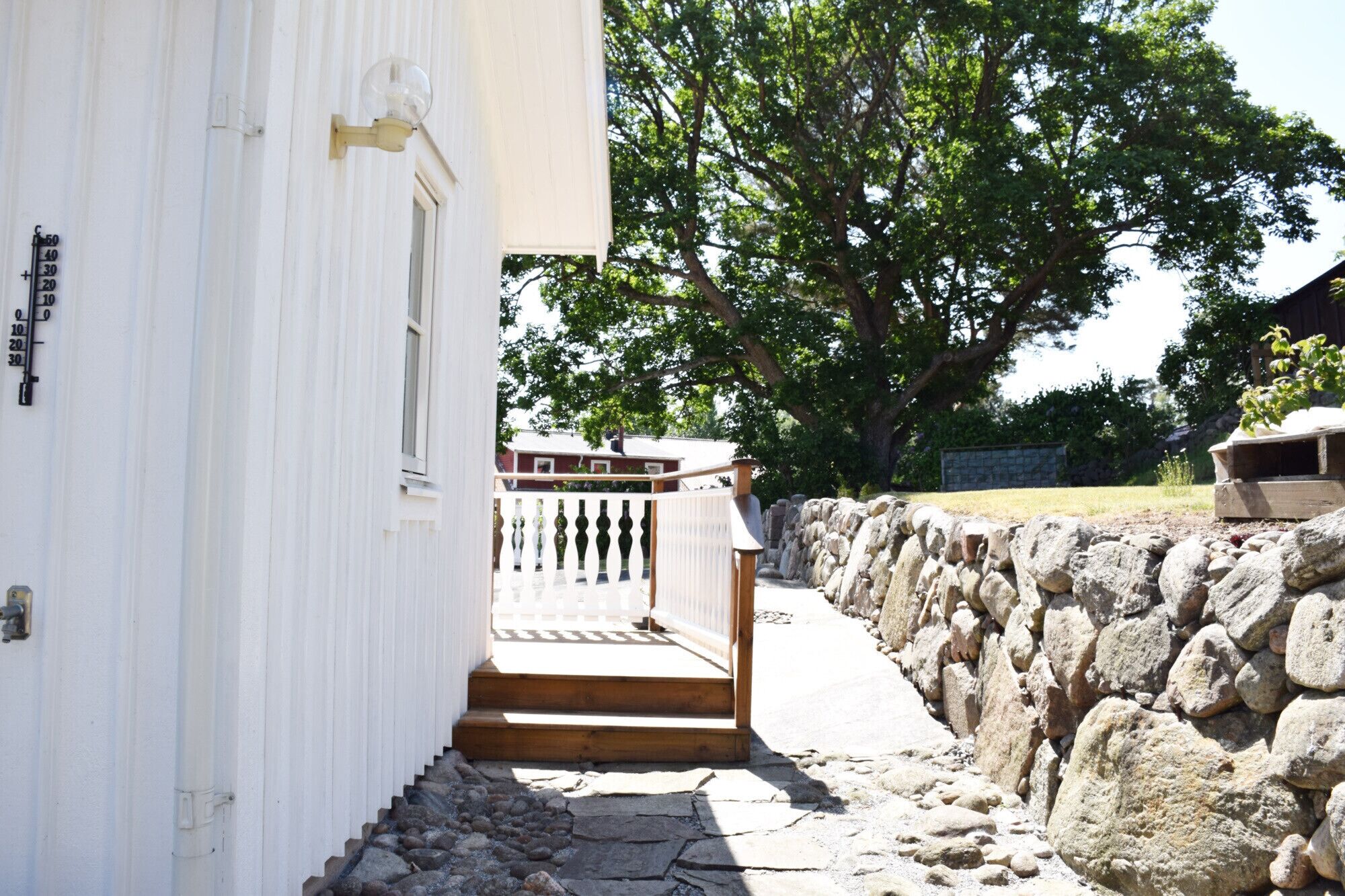 المنطقة المحيطة بالمنشأة