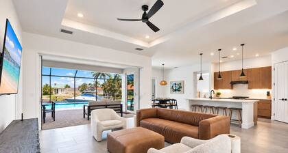 Punta Gorda 3-Bedroom Canalfront Vacation Home with Pool 3 Home