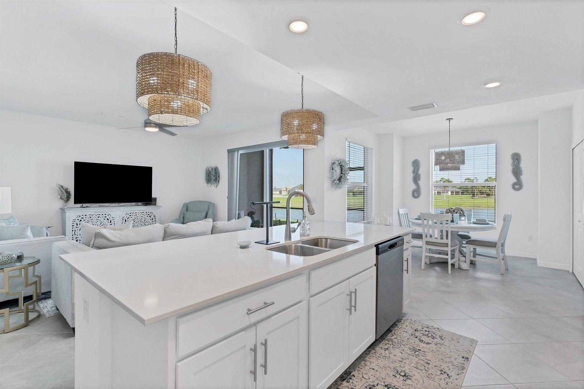 Condo, 2 phòng ngủ | Nội thất