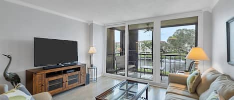 Condo, 2 Bedrooms | Living area