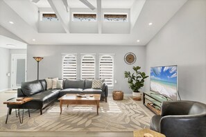House, 3 Bedrooms | Living area - Punta Gorda Isles 3-Bedroom Canal-front Pool Home with Dock 3 Home (Punta Gorda)