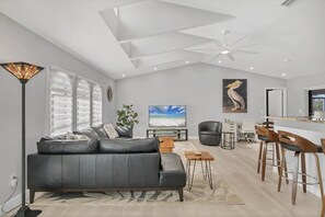 Casa, 3 quartos | Área de estar | Smart TV