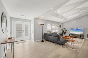 Casa, 3 quartos | Área de estar | Smart TV