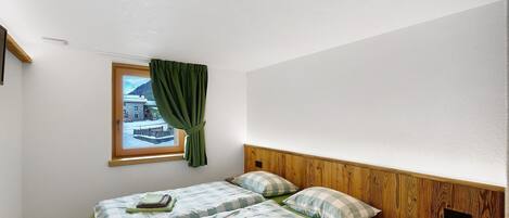 2 bedrooms, WiFi, bed sheets