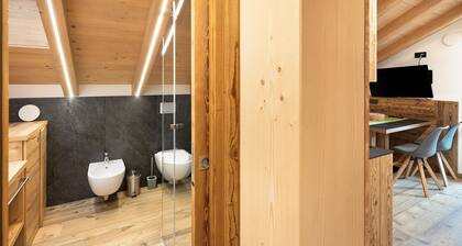 Apartment 'Mansarda Rin Da Gen' mit Bergblick, Balkon und WLAN