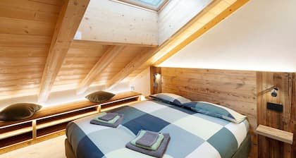 Apartment 'Mansarda Rin Da Gen' mit Bergblick, Balkon und WLAN