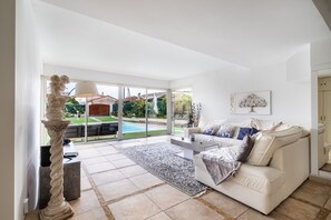 電視、乒乓球設施